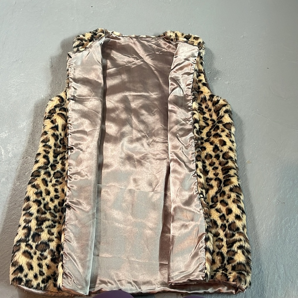 Faux fur vest - Picture 8 of 11